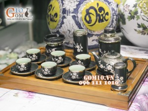 Bộ ấm chén quả hồng men rêu khắc hoa đào, bọc đồng, đầy đủ phụ kiện