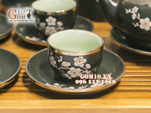 Bộ ấm chén quả hồng men rêu khắc hoa đào, bọc đồng, đầy đủ phụ kiện