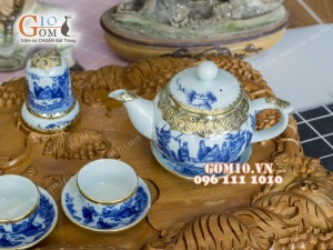 Bộ ấm chén quả hồng men lam họa tiết Trúc Lâm Thất Hiền đầy đủ phụ kiện, bọc đồng