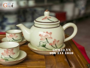 Bộ Ấm Chén Quả Hồng Vẽ Sen Men Kem