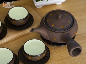 Bộ ấm chén quai ngang, gốm hồng sa khắc sao vàng, 300ml