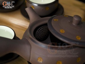 Bộ ấm chén quai ngang, gốm hồng sa khắc sao vàng, 300ml