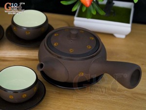 Bộ ấm chén quai ngang, gốm hồng sa khắc sao vàng, 300ml