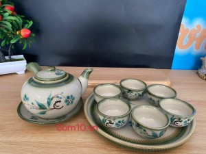 Bộ ấm chén quai ngang khay tròn men vuốt vẽ tre xanh, 350ml