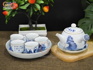 Bộ ấm chén quai ngang men lam cổ họa tiết Trúc Lâm Thất Hiền kẻ chỉ viền vàng kim khay tròn, 200ml