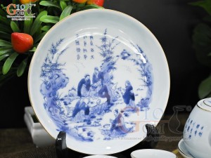 Bộ ấm chén quai ngang men lam cổ họa tiết Trúc Lâm Thất Hiền kẻ chỉ viền vàng kim khay tròn, 200ml