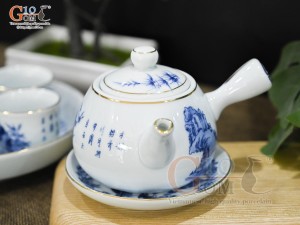 Bộ ấm chén quai ngang men lam cổ họa tiết Trúc Lâm Thất Hiền kẻ chỉ viền vàng kim khay tròn, 200ml