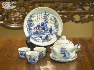 Bộ ấm chén quai ngang men lam cổ họa tiết Trúc Lâm Thất Hiền vẽ vàng kim, khay tròn, 200ml