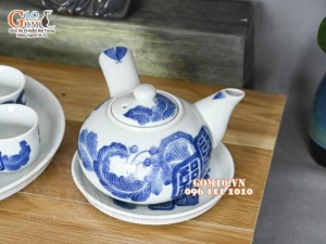 Bộ ấm chén quai ngang men lam cổ vẽ Mai Thọ khay tròn, 280ml