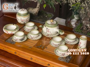Bộ ấm chén quai ngang men vuốt đầy đủ phụ kiện, vẽ hoa Đào đỏ