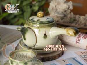 Bộ ấm chén quai ngang men vuốt, vẽ hoa rơi 350ml