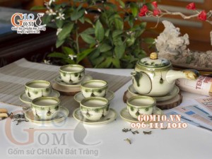 Bộ ấm chén quai ngang men vuốt, vẽ hoa rơi 350ml