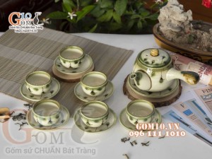 Bộ ấm chén quai ngang men vuốt, vẽ hoa rơi 350ml