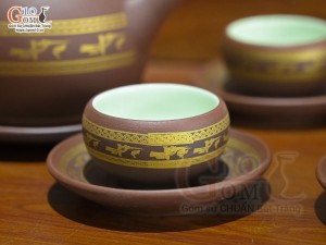 Bộ ấm chén quai tròn gốm chỉ đỏ họa tiết trống đồng, 300ml