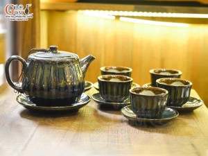 Bộ ấm chén quai tròn men hỏa biến xanh rêu, chén lòng hoa 350ml