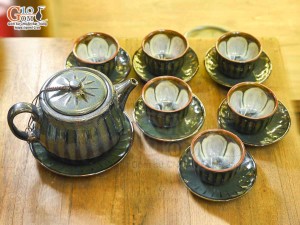 Bộ ấm chén quai tròn men hỏa biến xanh rêu, chén lòng hoa 350ml