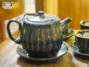 Bộ ấm chén quai tròn men hỏa biến xanh rêu, chén lòng hoa 350ml