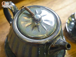 Bộ ấm chén quai tròn men hỏa biến xanh rêu, chén lòng hoa 350ml