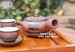 Bộ ấm chén dáng dẹt quai ngang gốm hồng sa, khắc màu, 300ml