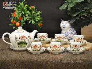 Bộ ấm chén dáng quả hồng men kem vẽ Sen đỏ, 350ml