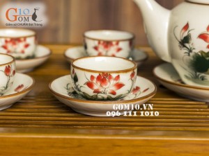 Bộ ấm chén sen đỏ men kem, đầy đủ phụ kiện