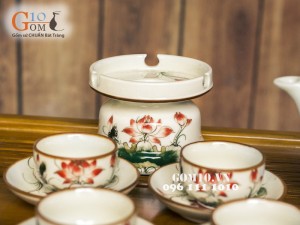 Bộ ấm chén sen đỏ men kem, đầy đủ phụ kiện