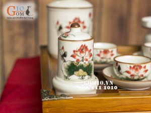 Bộ ấm chén sen đỏ men kem, đầy đủ phụ kiện