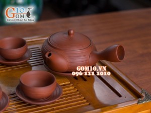 Bộ ấm chén dáng dẹt quai ngang gốm hồng sa đỏ trơn, 320ml