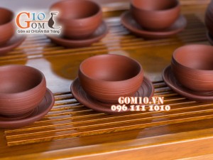 Bộ ấm chén dáng dẹt quai ngang gốm hồng sa đỏ trơn, 320ml