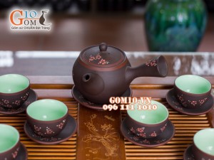 Bộ ấm chén dáng cao quai ngang gốm hồng sa, khắc hoa anh đào, 350ml
