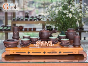 Bộ ấm chén dáng cao quai ngang gốm hồng sa, khắc hoa anh đào, đẩy đủ phụ kiện 350ml