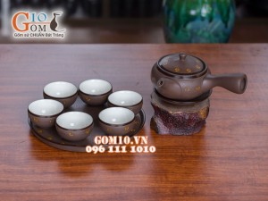 Bộ ấm chén dáng dẹt quai ngang gốm hồng sa, khắc sao vàng khay tròn, 330ml