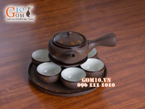 Bộ ấm chén dáng dẹt quai ngang gốm hồng sa, khắc sao vàng khay tròn, 330ml