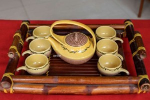 Bộ ấm chén thiên nga rạn, khay tre