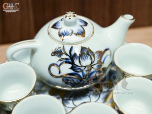 Bộ ấm chén thờ  5 chén men lam vẽ Sen Đại Cát, vẽ vàng 24k