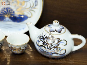 Bộ ấm chén thờ 3 chén men lam vẽ Sen Đại Cát vẽ vàng