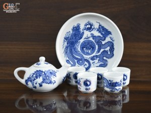 Bộ ấm chén thờ Long Trấn men lam họa tiết Rồng, bộ 5 chén