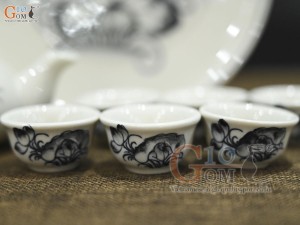 Bộ ấm chén thờ men bóng vẽ hoa Sen đen, 150ml