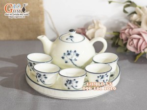 Bộ ấm chén thờ men kem vẽ hoa Sen đen, 150ml