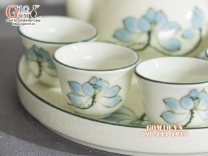 Bộ ấm chén thờ men kem vẽ hoa Sen xanh, 150ml