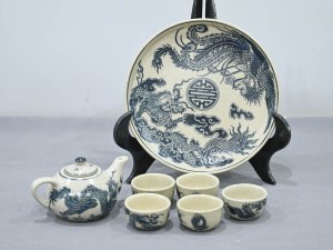 Bộ ấm chén thờ men rạn cổ họa tiết rồng
