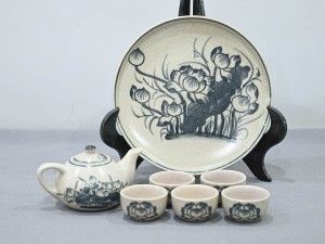 Bộ ấm chén thờ men rạn cổ họa tiết Sen