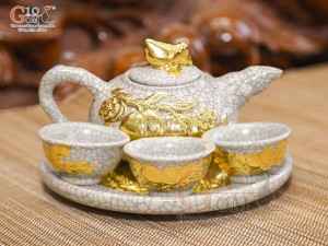 Bộ ấm chén thờ men rạn đắp nổi Đào dát vàng 24k, cao 26cm