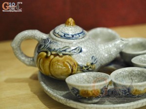 Bộ ấm chén thờ men rạn đắp nổi Đào Tài Vượng
