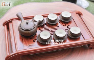 Bộ ấm chén dáng quai ngang gốm hồng sa, khắc trăng vàng, 330ml