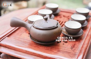 Bộ ấm chén dáng quai ngang gốm hồng sa, khắc trăng vàng, 330ml