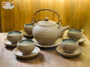 Bộ ấm chén tròn gốm ganh quai đồng lòng hỏa biến, 350ml