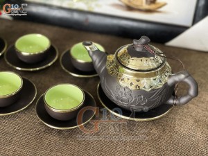 Bộ ấm chén tử sa dáng trúc đen khắc Phù Dung bọc đồng, 300ml
