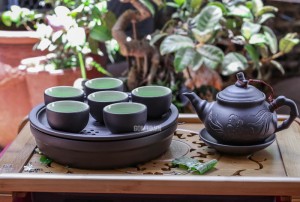 Bộ ấm chén tử sa dáng trúc đen, khay thủng 300ml