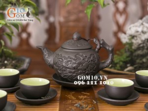 Bộ ấm chén tử sa đắp nổi hoa châm đen